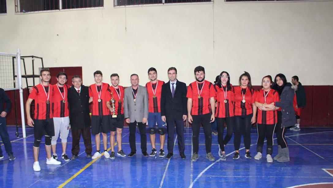 Sütçüler Kaymakamlığı Gençlik Spor İlçe Müdürlüğü Tarafından düzenlenen Kaymakamlık Voleybol Turnuvası Sona Erdi