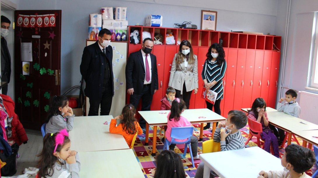 Sayın Kaymakamımız Ayşe Karaca'dan Okullarımıza Ziyaret